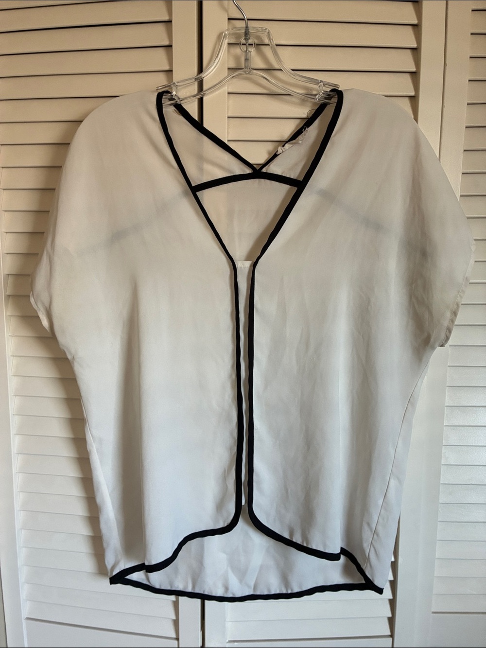 Lush- Elegant Sheer White Blouse V Neck Sleeveless Black Piping Oversized Small